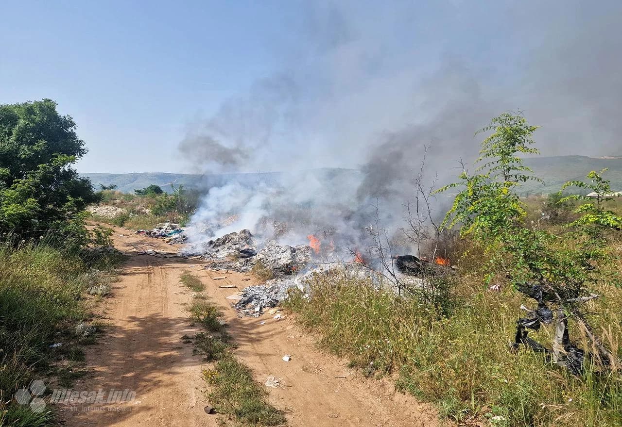 Požar na divljoj deponiji