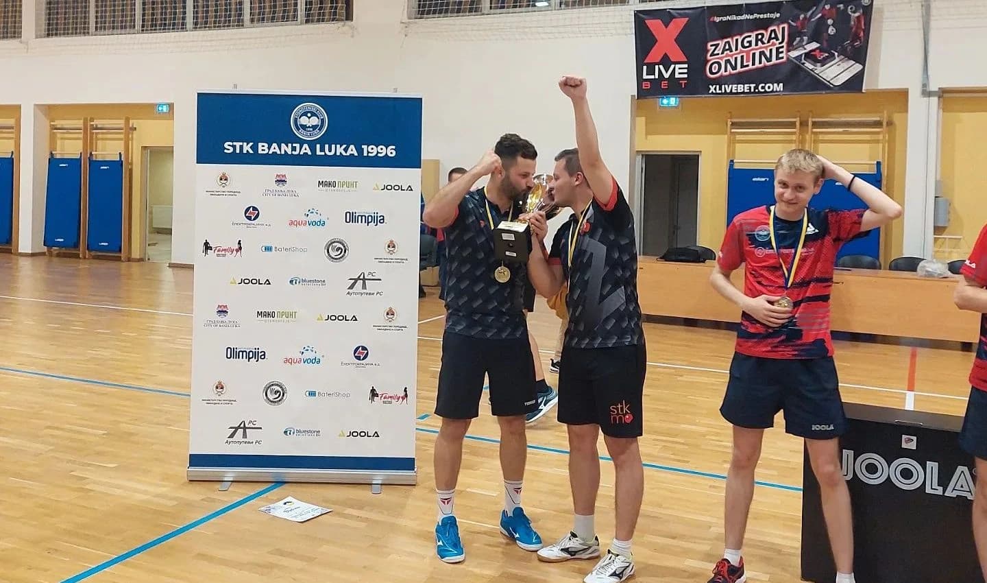 Igrači STK Mostar slave titulu 