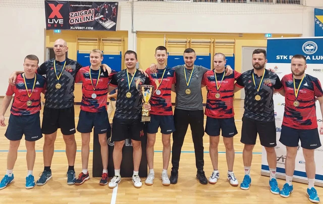 Zajedniča fotografija finalista play offa 