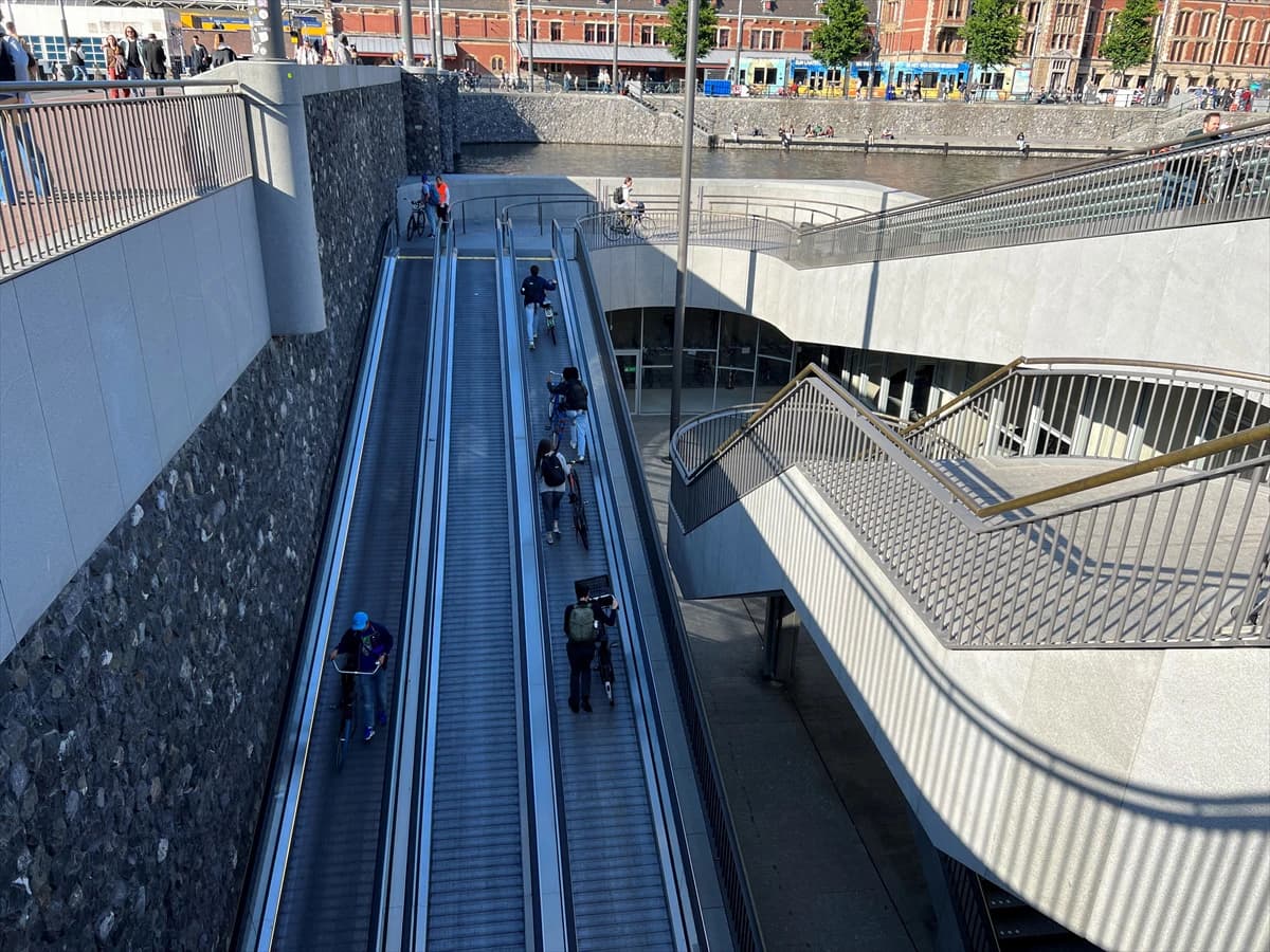 Amsterdam dobio prvi podvodni parking za bicikla u svijetu 