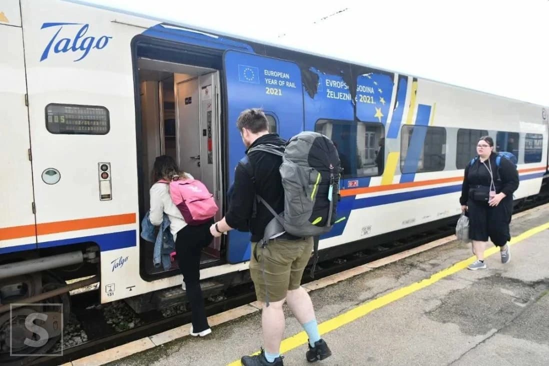 Ostalim danima vlak će, kako kažu, po redu vožnje prometovati na relaciji Sarajevo-Čapljina-Sarajevo.