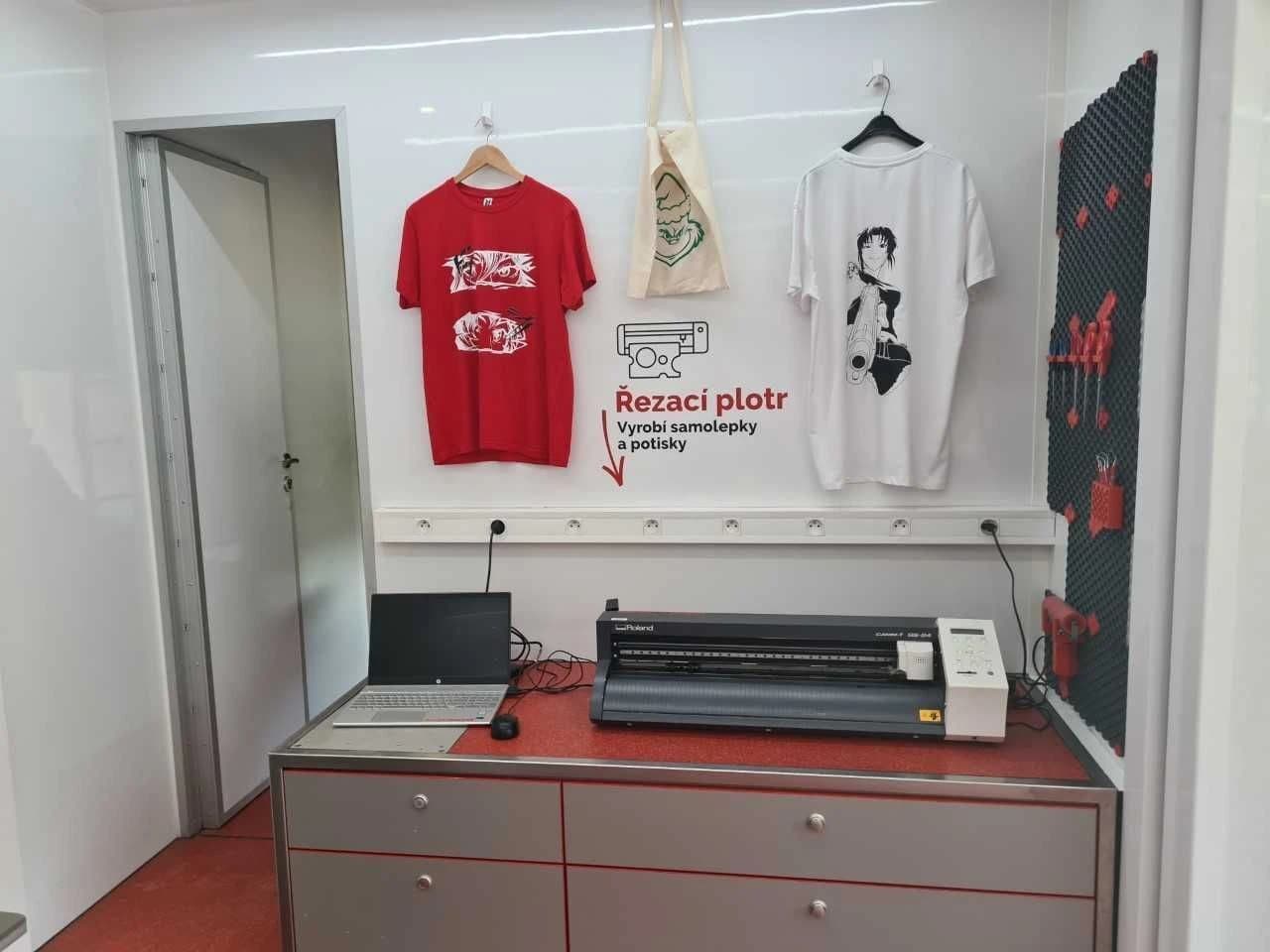 Najveća mobilna laboratorija tehnologije i robotike stigla u Mostar