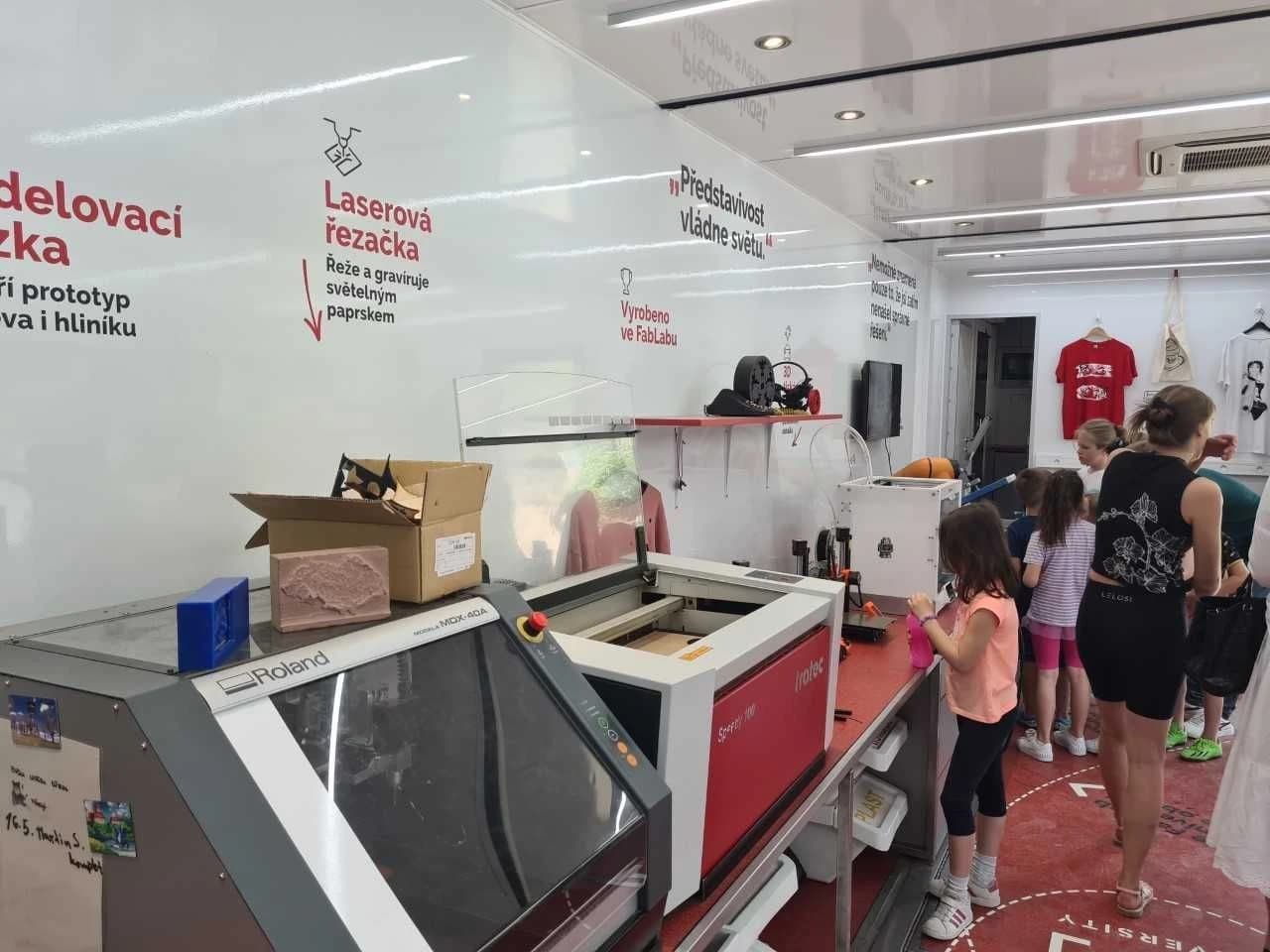 Najveća mobilna laboratorija tehnologije i robotike stigla u Mostar