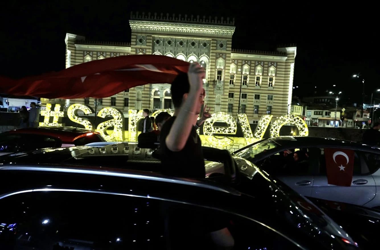 Slavlje nakon pobjede Erdogana na ulicama Sarajeva