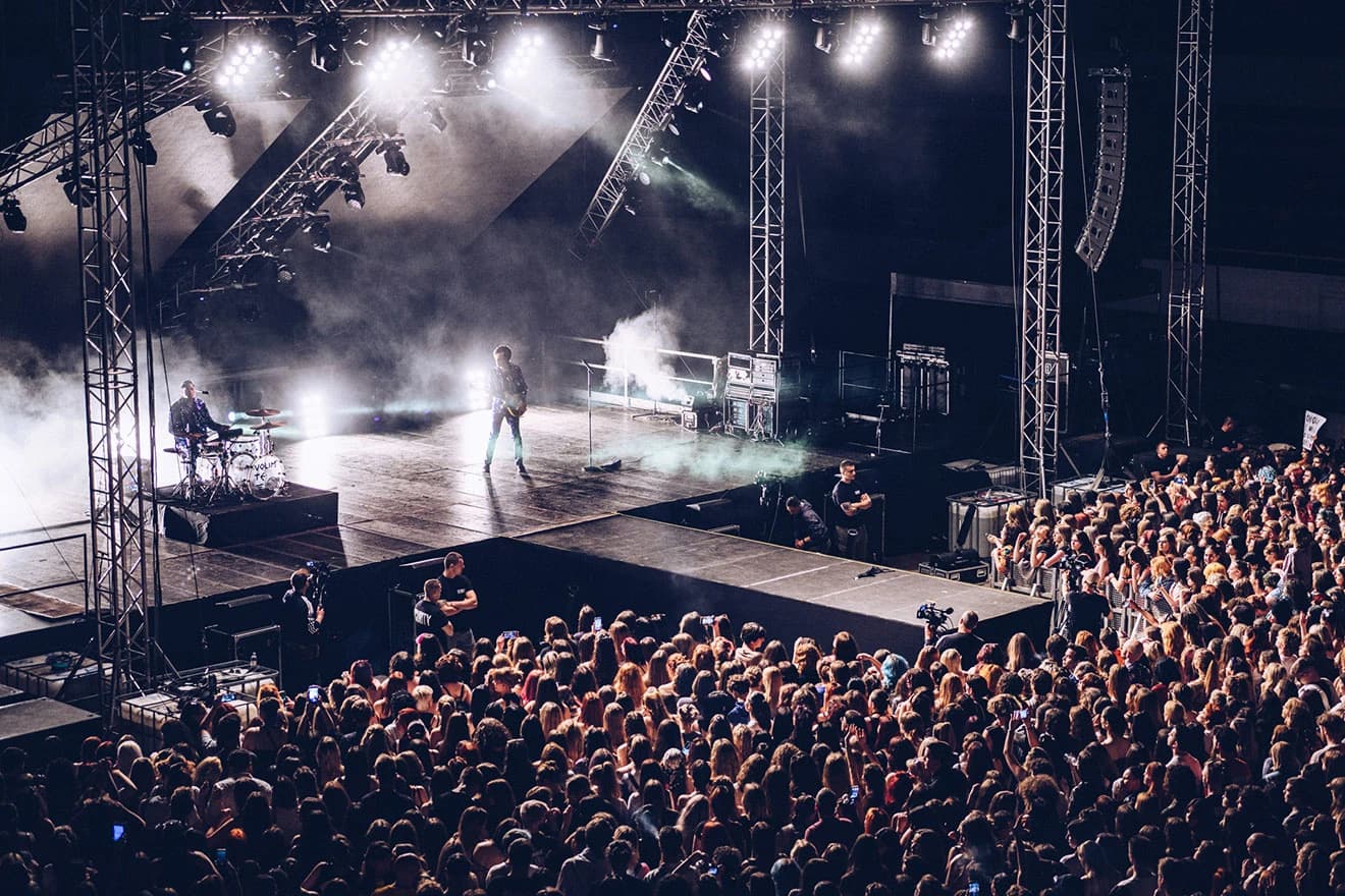 Grupa Buč Kesidi na rasprodanom stadionu Šalata u Zagrebu