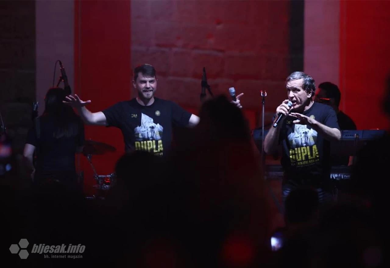 Veliki broj navijača Zrinjskog sa Antonijom Čarapino pjevao u čast Plemića