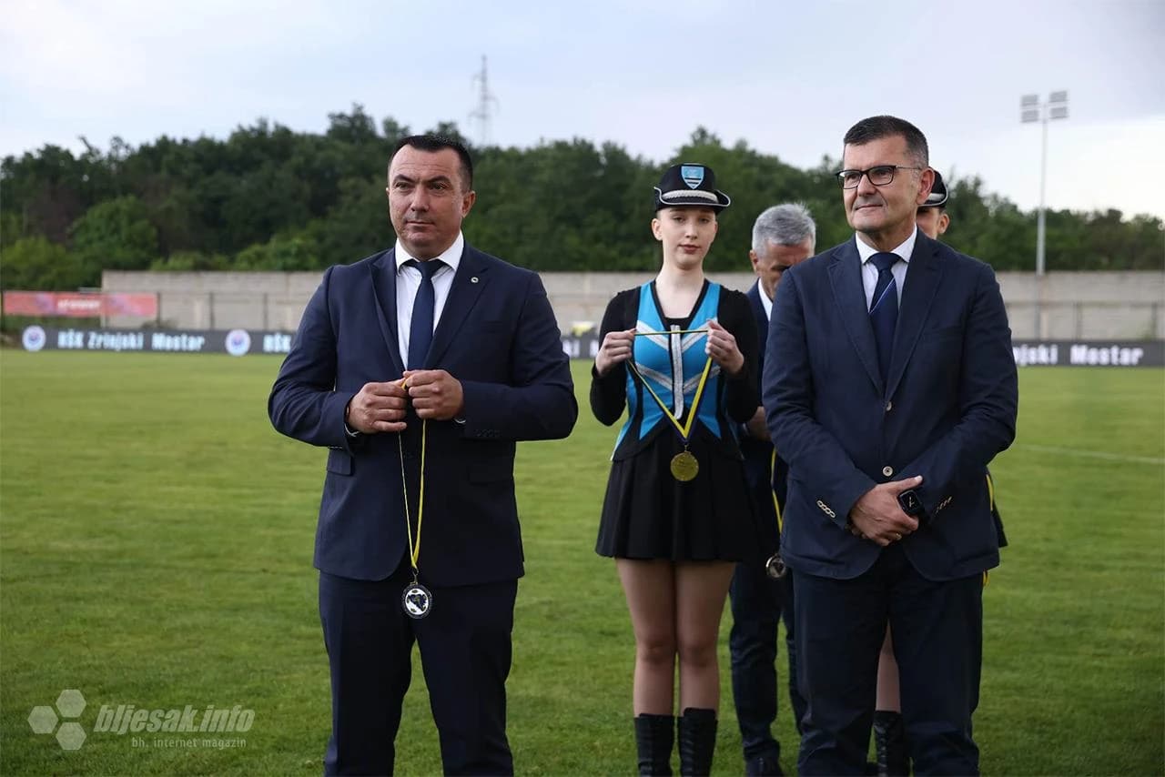 Plemići podignuli zasluženi pehar