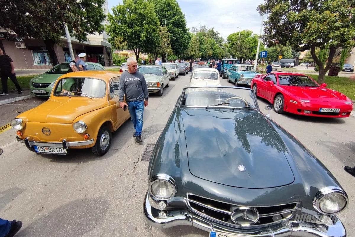 U Čapljinu stigli oldtimeri stari preko 100 godina
