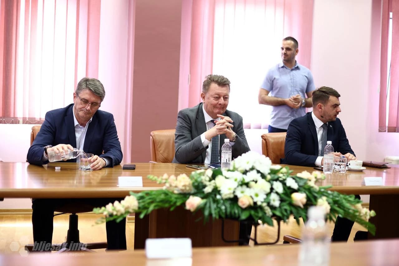 Konstituirajuća sjednica HDZ-a BiH u Mostaru 