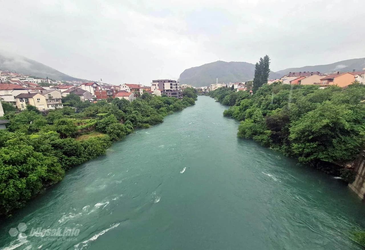 Nabujala Neretva u Mostaru