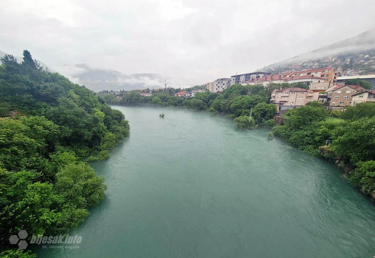 Nabujala Neretva u Mostaru