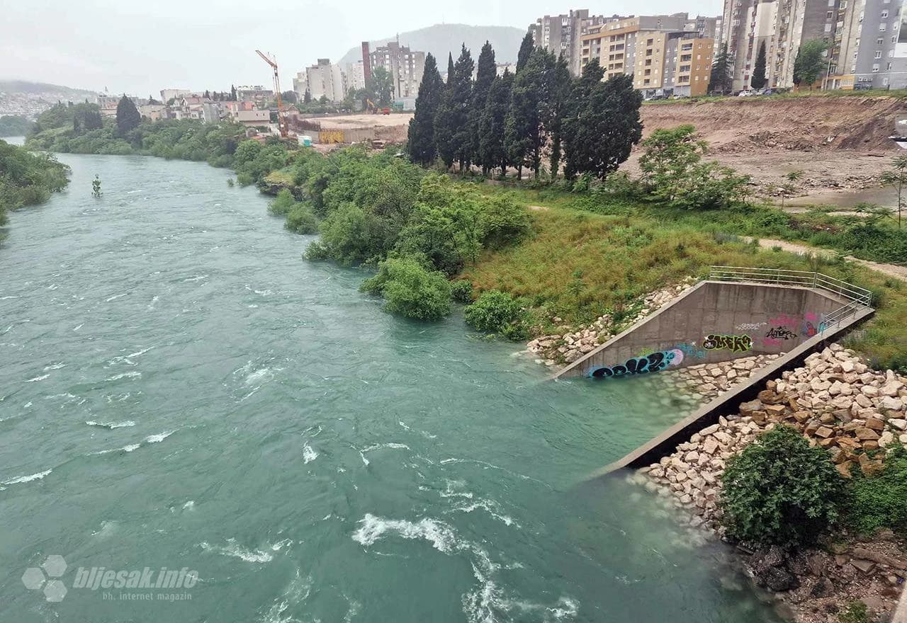 Nabujala Neretva u Mostaru