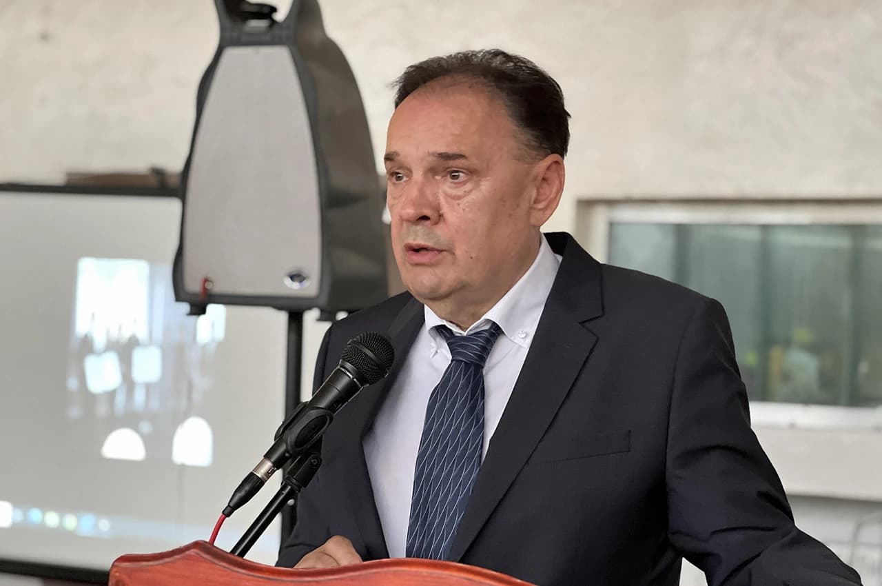 Direktor škole Perkan Pehar