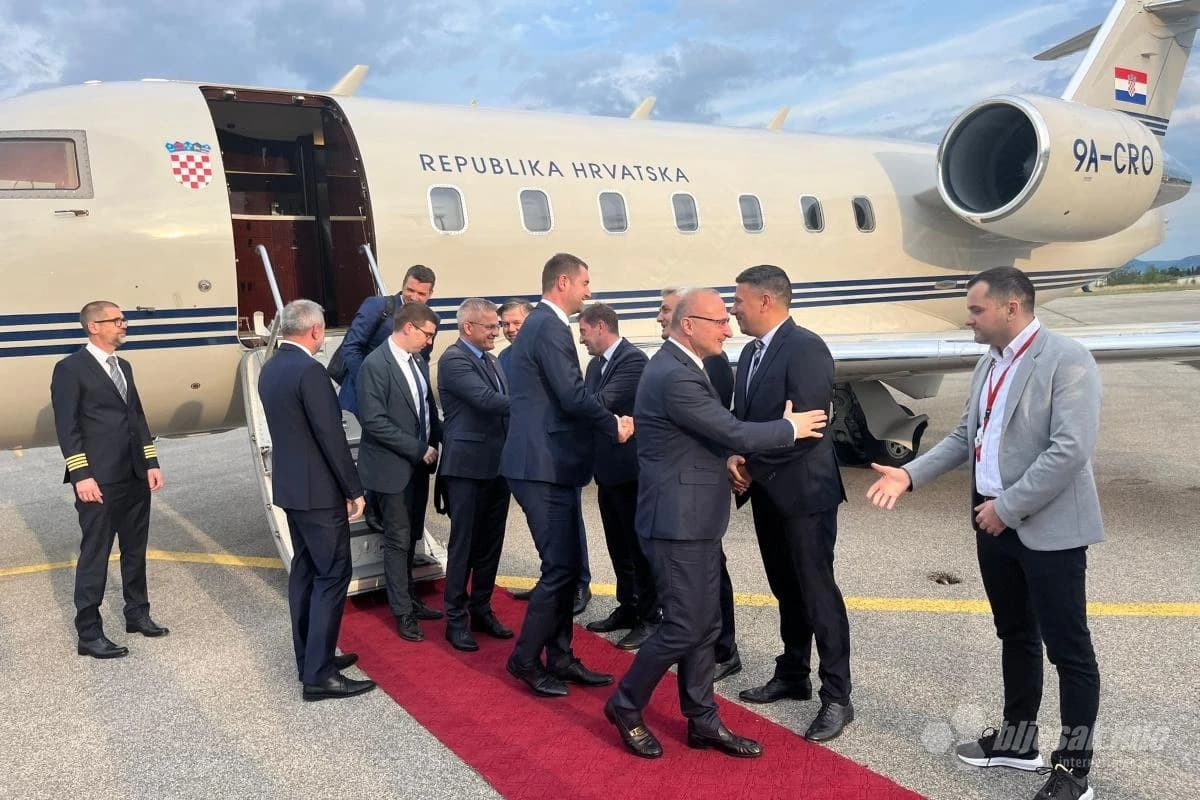 Doček Plenkovića u Zračnoj luci Mostar