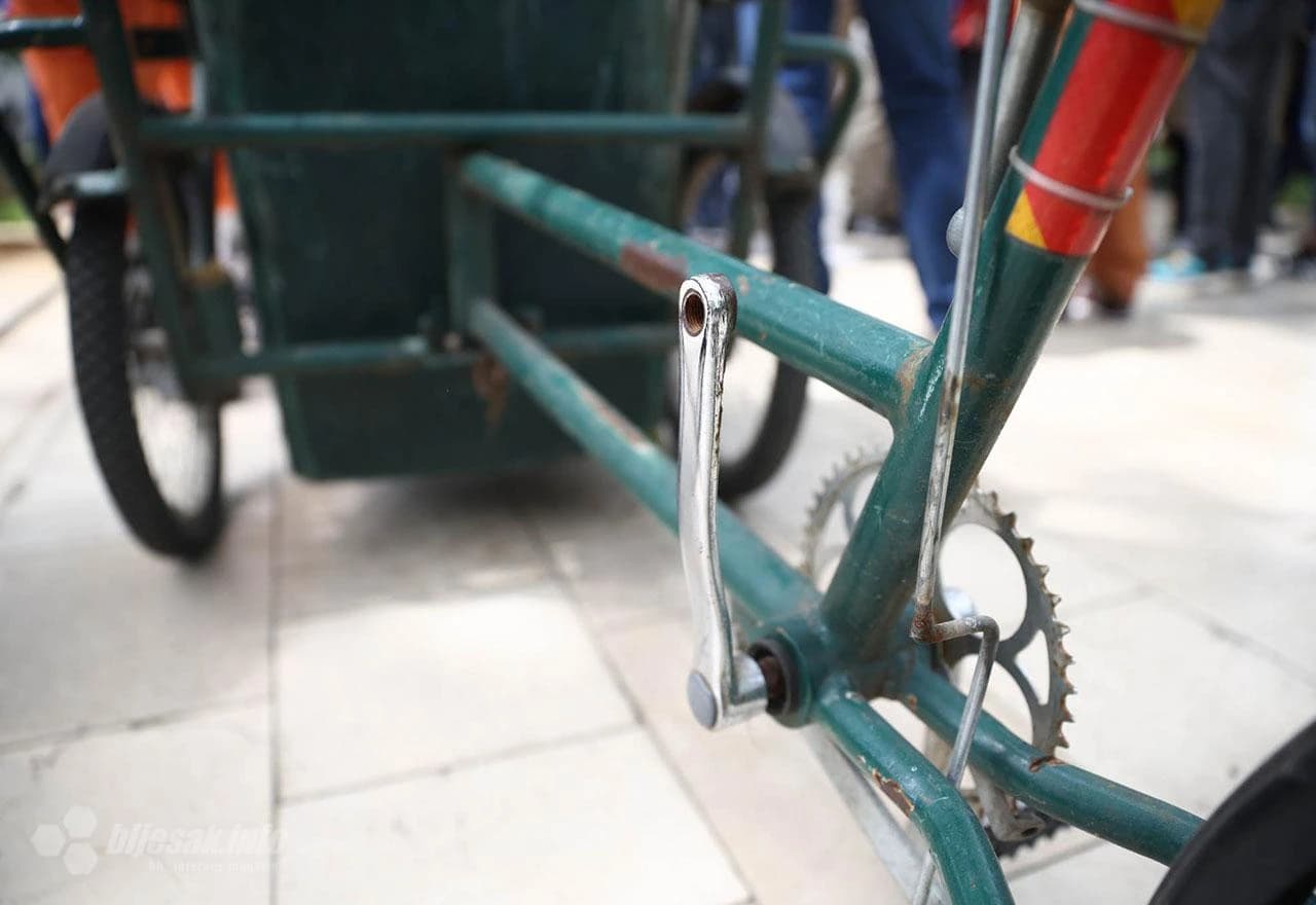 Pohabani bicikl mostarskih Parkova