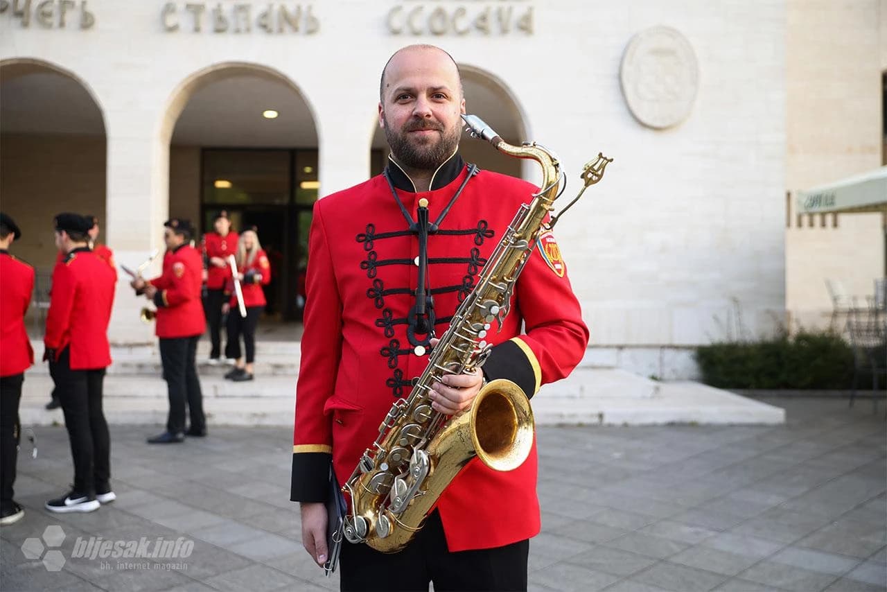 Hrvatska glazba Mostar je budnicom poželjela dobro jutro svim građanima Mostara