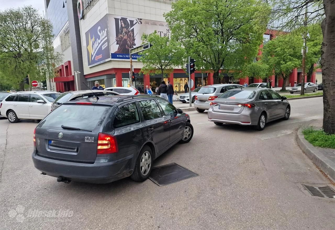 Gužva zbog dva kamiona