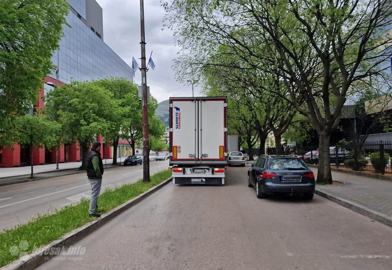 Gužva zbog dva kamiona