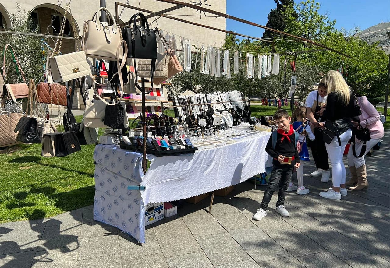 Drugi po redu sajam kreativnosti Hrabro srce održava se ispred ispred HD Herceg Stjepana Kosače