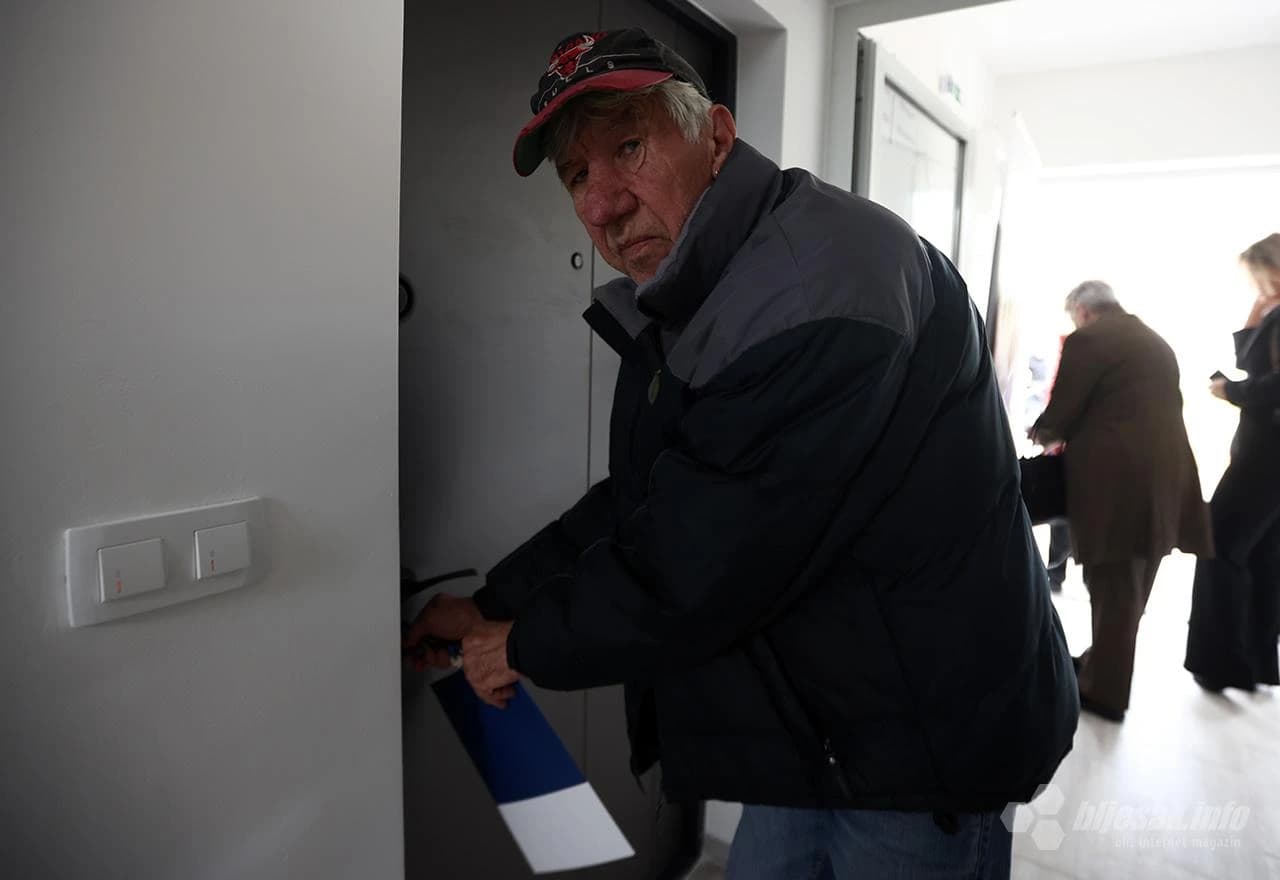 Svečanost u povodu uručenja ključeva za 24 stanara u mostarskom naselju Baffo