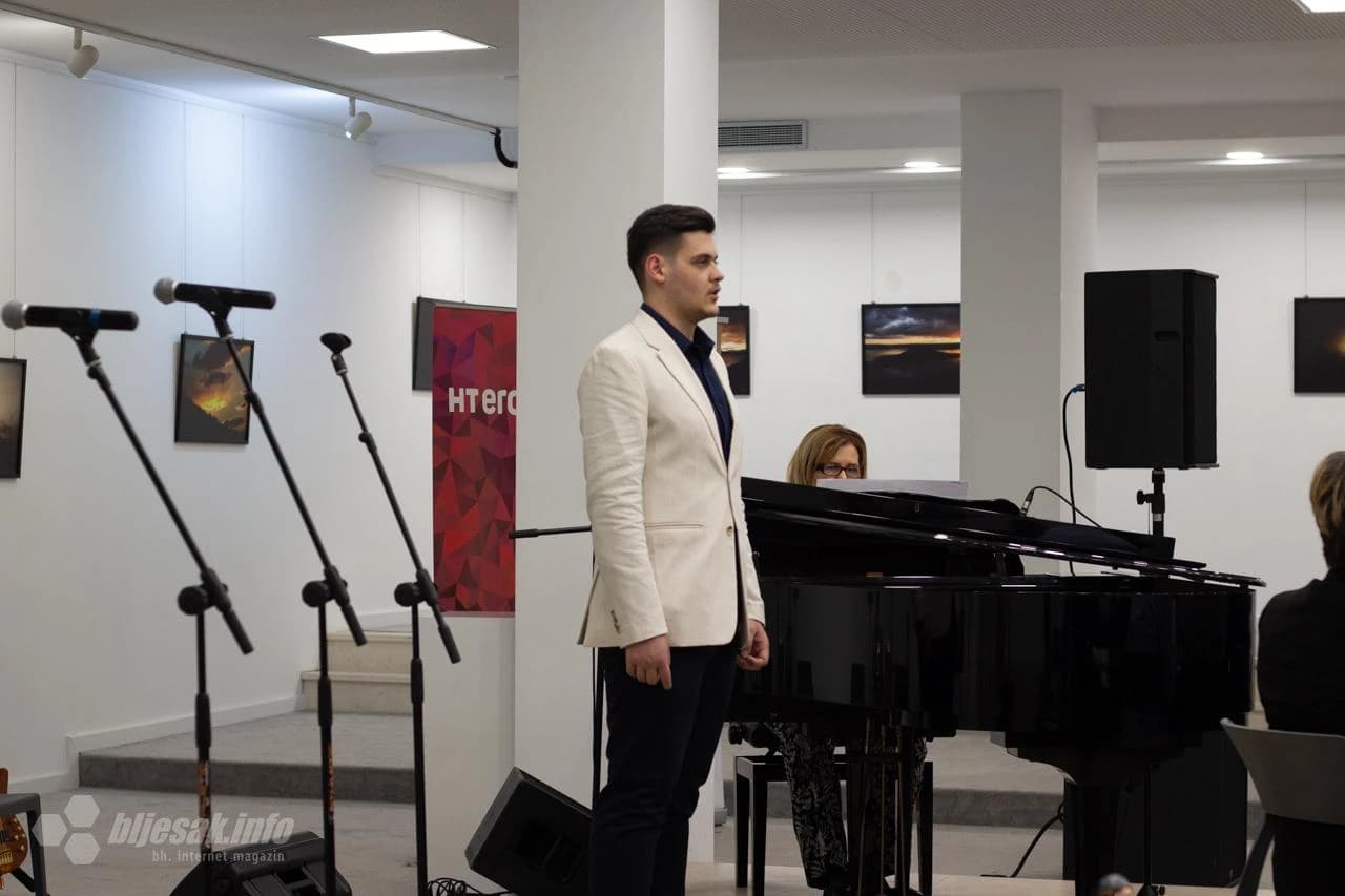 Grgo Mikulić mostarskoj publici predstavio dvije knjige i izložbu fotografija