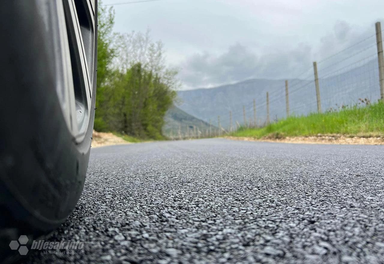 Asfaltirana prometnica od naselja Livač do naselja Kožuli