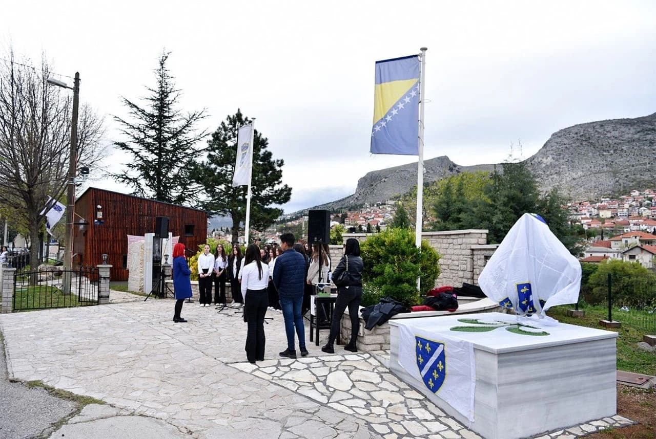 U Mostaru otkriven spomenik poginulim i nestalim borcima Armije RBiH