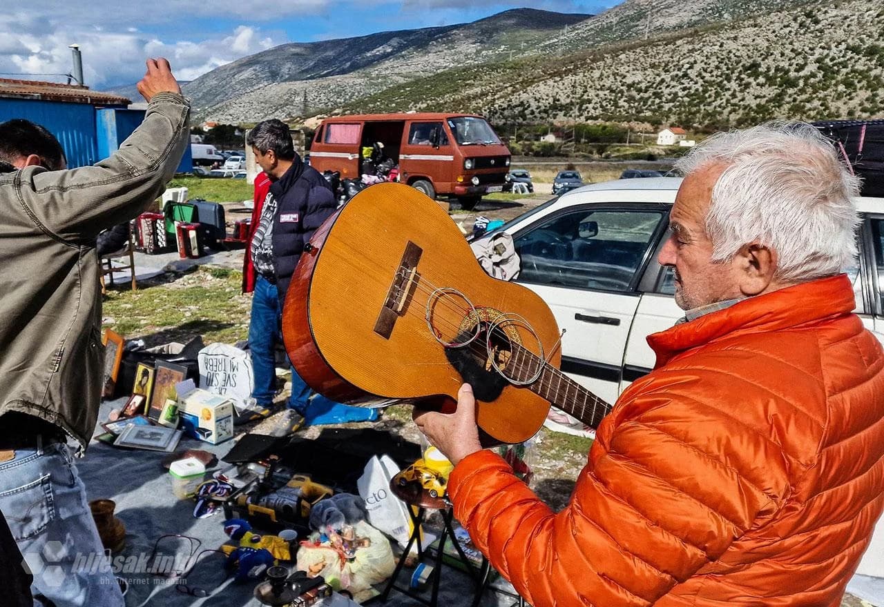 ... od igle do lokomotive. Mnoštvo ljudi koji iz cijele BiH, ali i juga Hrvatske stižu u Vrapčiće
