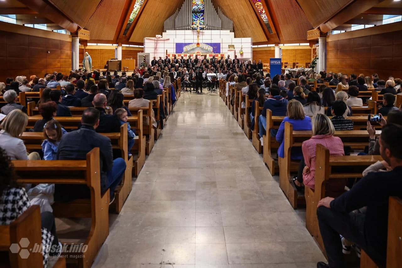 Napretkov Uskrsni koncert u mostarskoj Katedrali