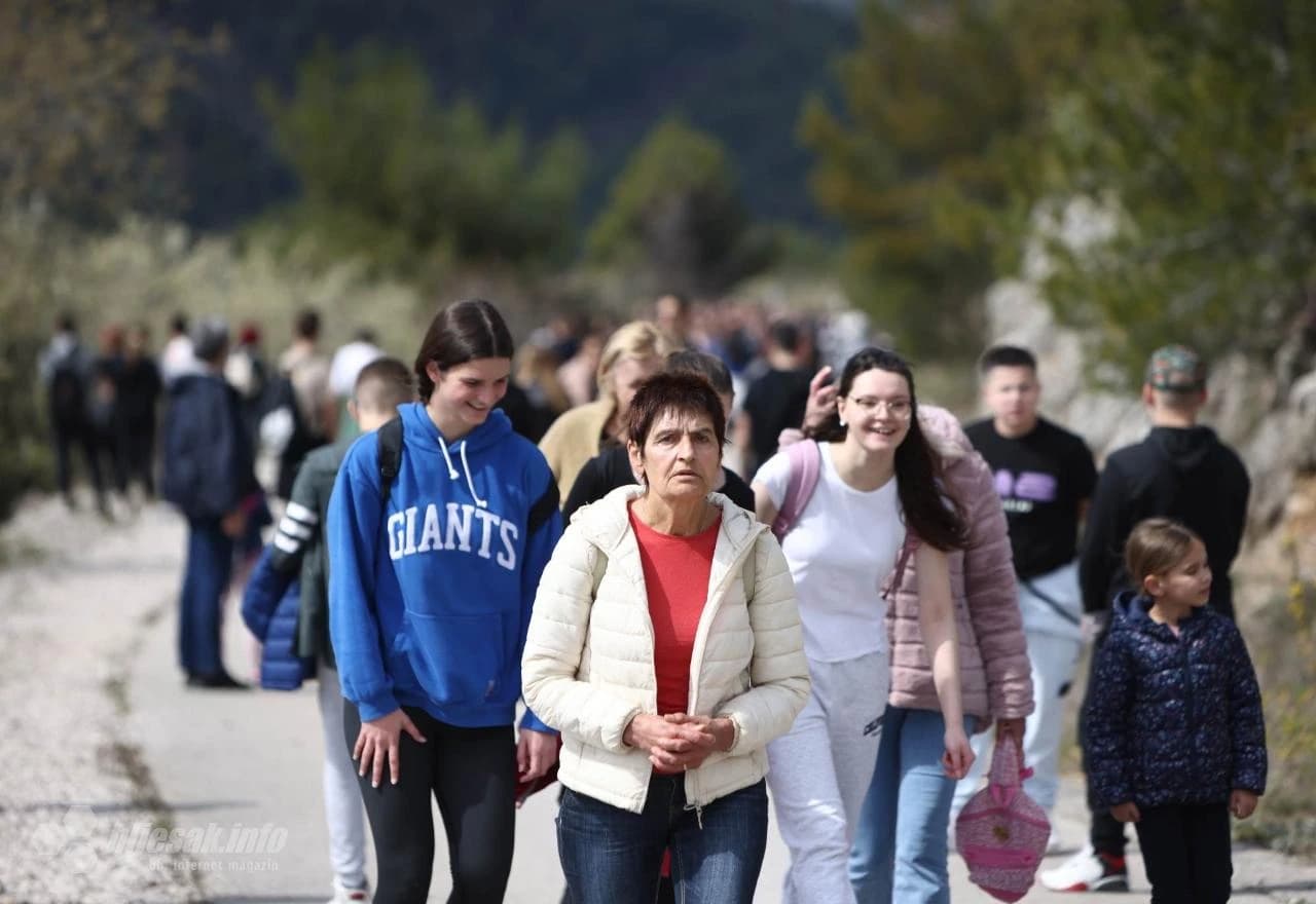 Pobožnost Križnog puta na brdu Hum