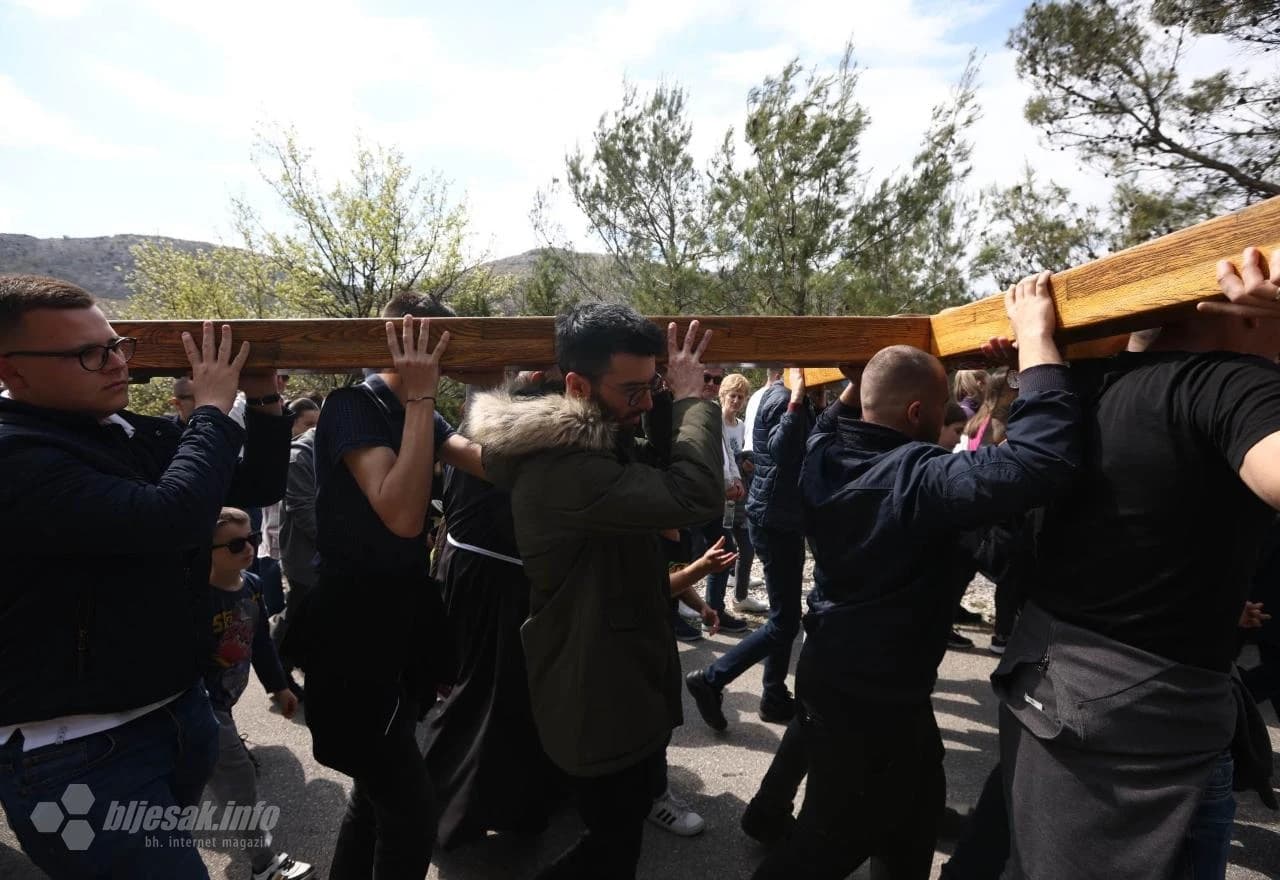 Pobožnost Križnog puta na brdu Hum