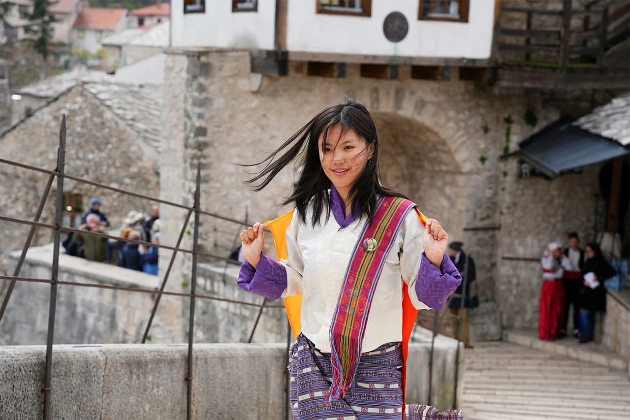 Učenici iz 78 zemalja na Starom mostu u Mostaru predstavili kulture