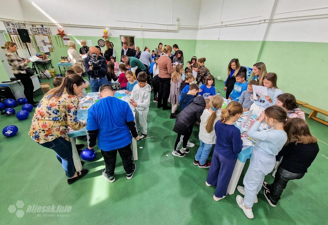Los Rosales dobio novu sobu za terapije i školski minibus