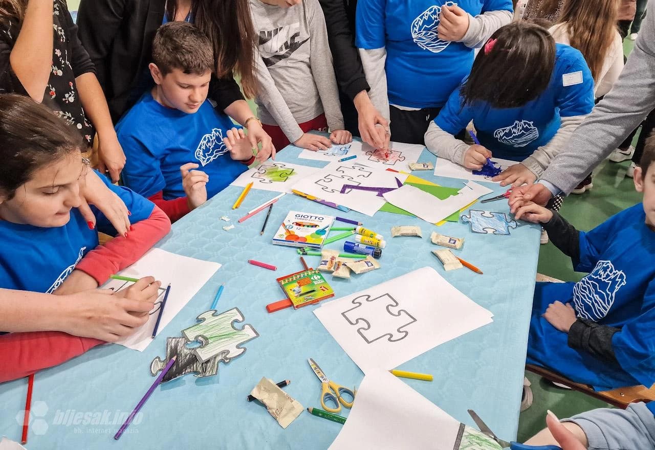 Los Rosales dobio novu sobu za terapije i školski minibus