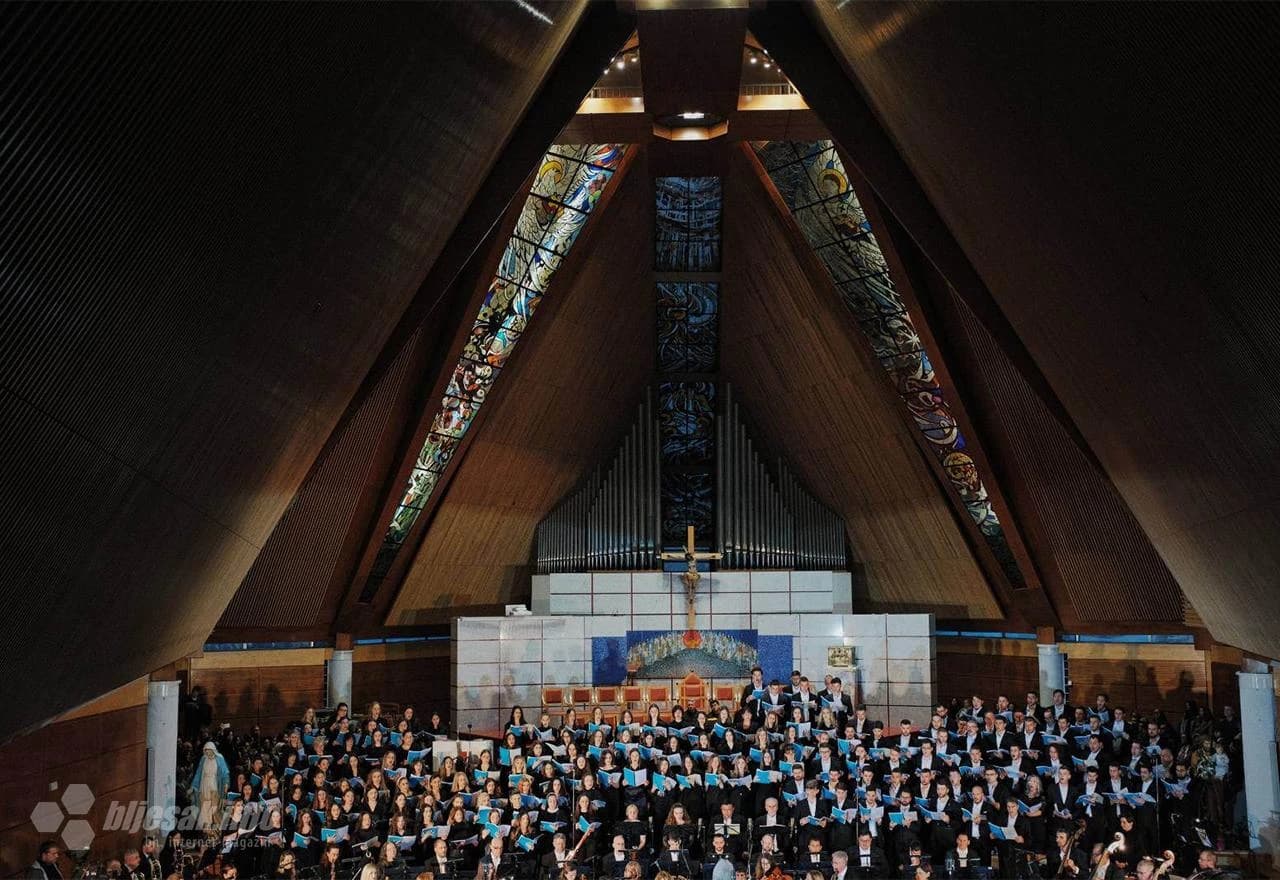 Akademski zbor Pro musica koncertom obilježio 20. obljetnicu djelovanja