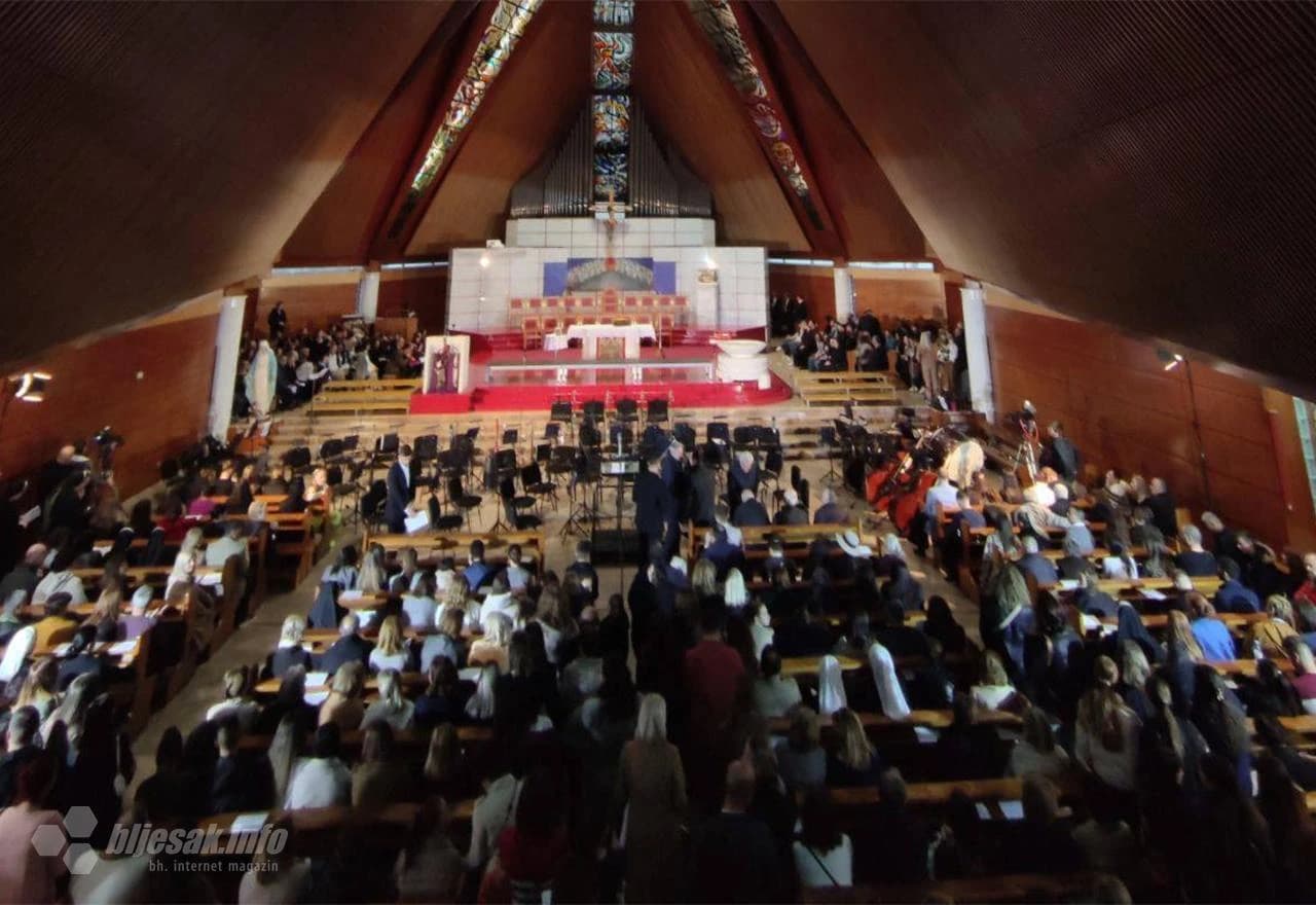 Akademski zbor Pro musica koncertom obilježio 20. obljetnicu djelovanja