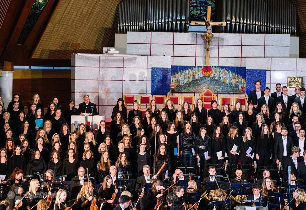 Akademski zbor Pro musica koncertom obilježio 20. obljetnicu djelovanja