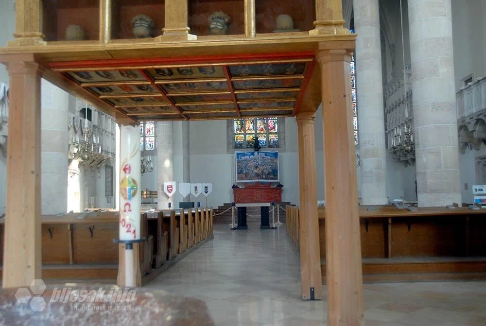 Jedina crkva na svijetu ispod koje mogu proći kola