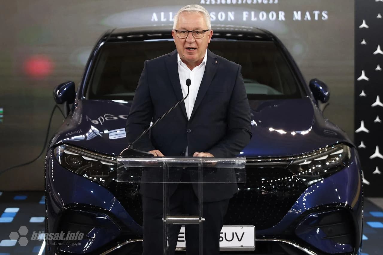 Mercedes na sajmu automobila u Beogradu