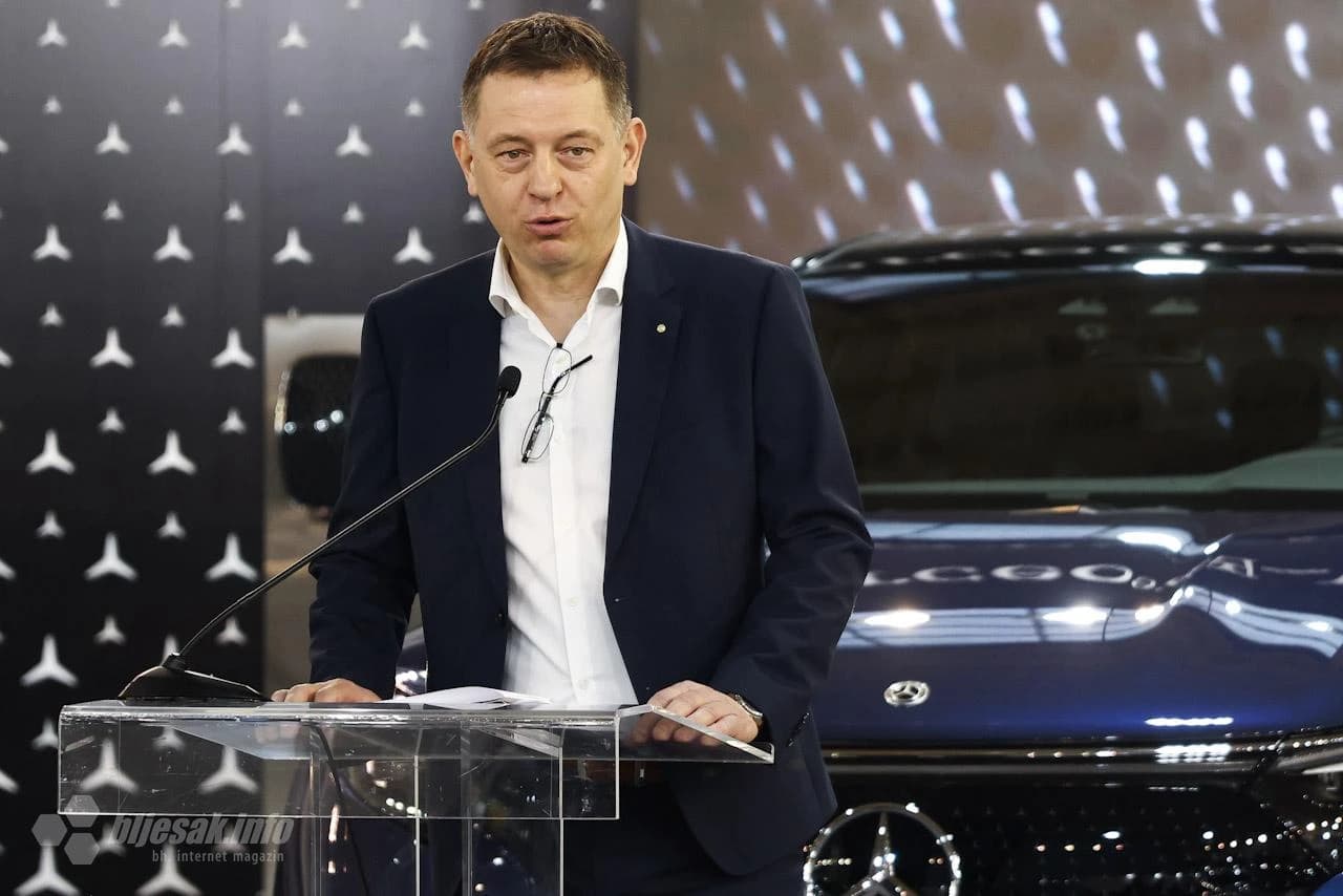 Mercedes na sajmu automobila u Beogradu