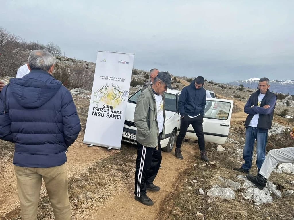 Mještani mjesne zajednice Orašac blokiraju sječu šume