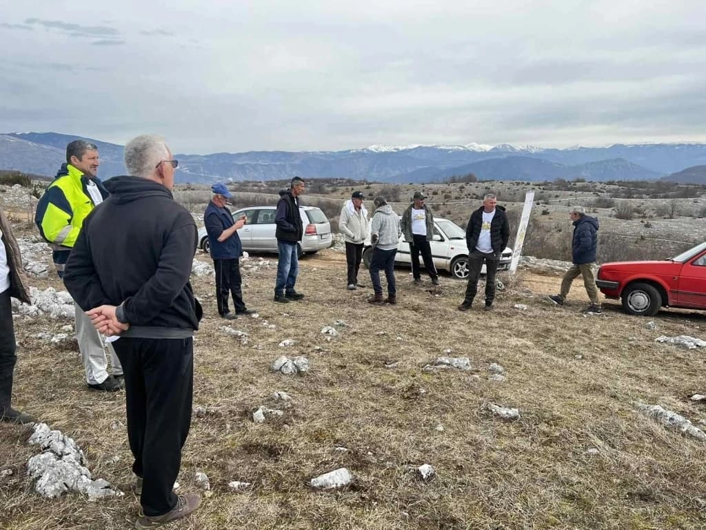 Mještani mjesne zajednice Orašac blokiraju sječu šume