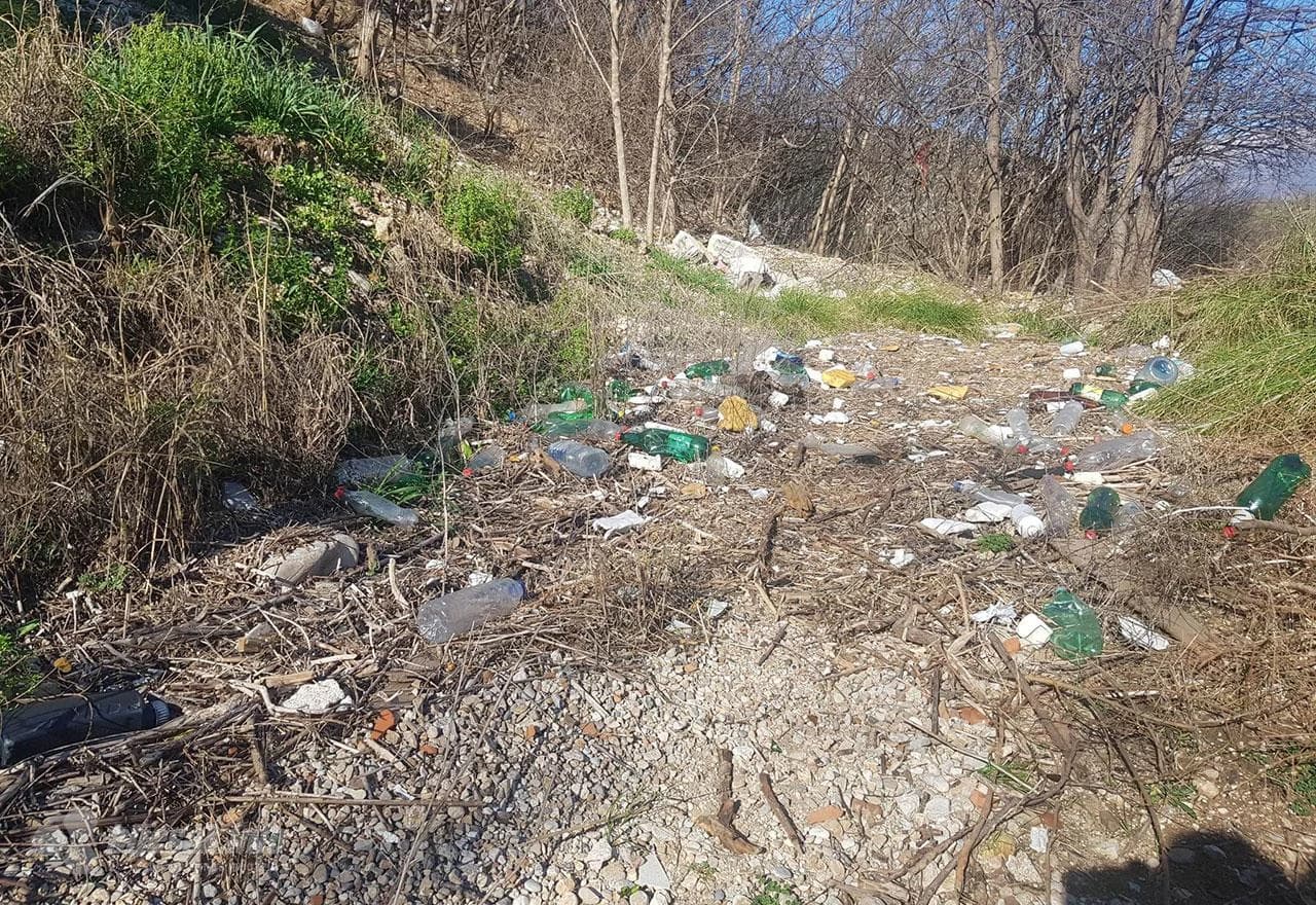 Smeće koje je izbacila Neretva