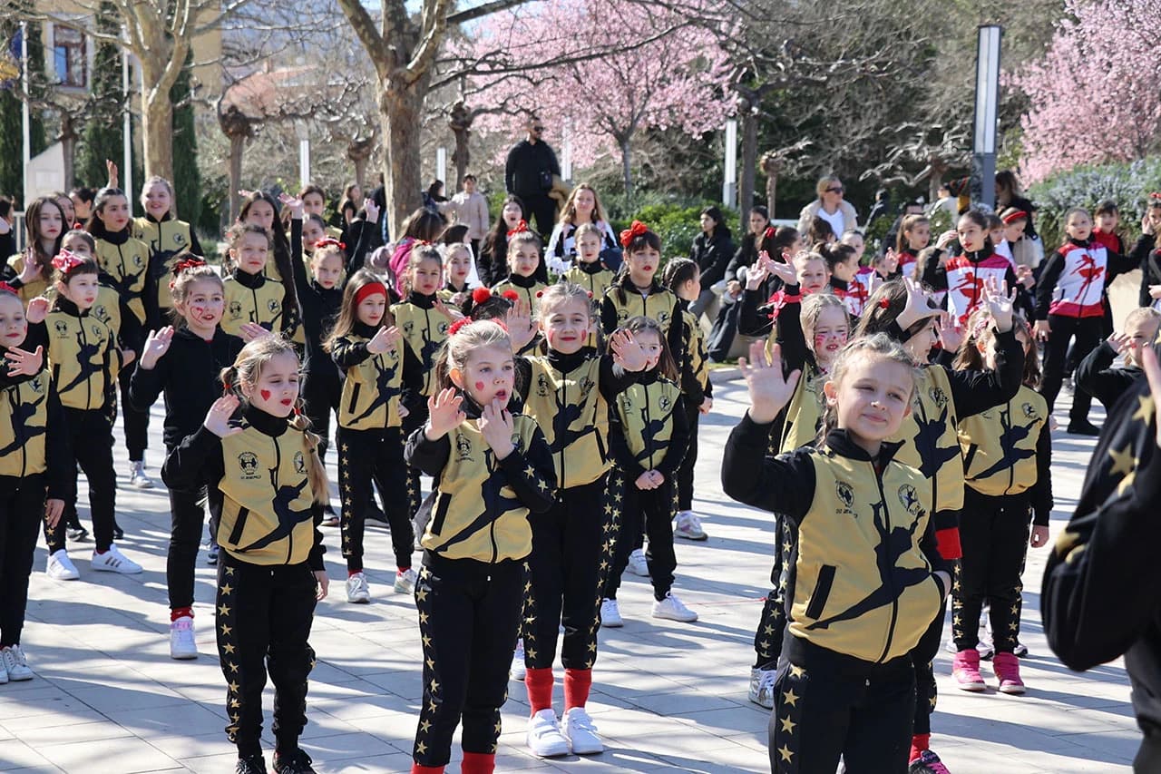 Više od 200 mladih zaplesalo je u Mostaru na plesnoj revoluciji pod nazivom One Billion Rising