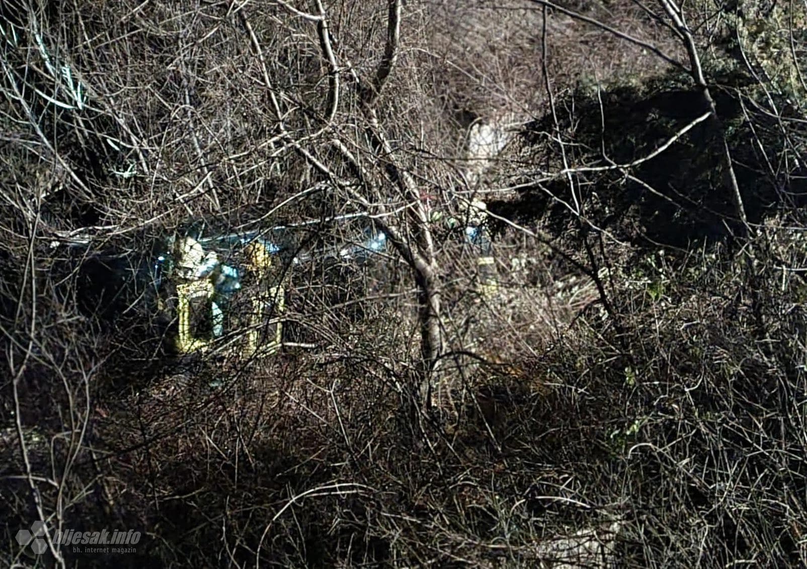 Žovnica: Automobil sletio u provaliju, četiri osobe ozlijeđene