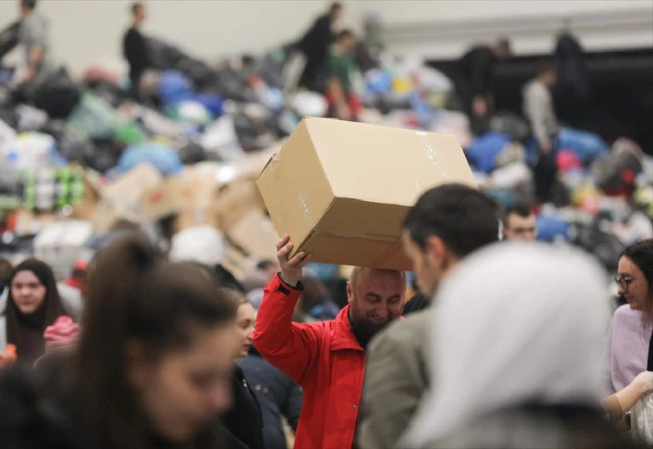 Stotine volontera zajedno sortirale pomoć za pogođene potresima 