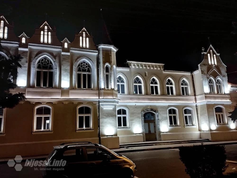 Zgrada Općine noću