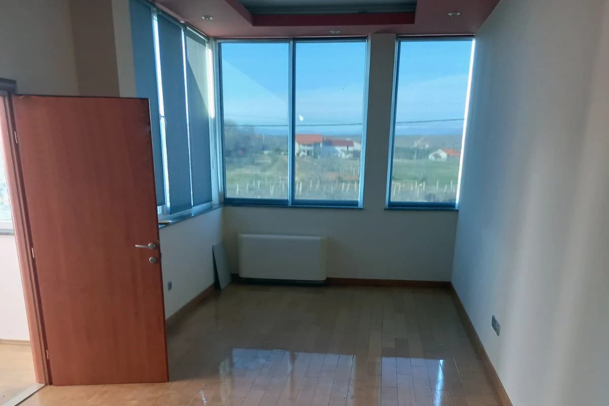 Poslovno-skladišni objekt u naselju Cerno, općina Ljubuški