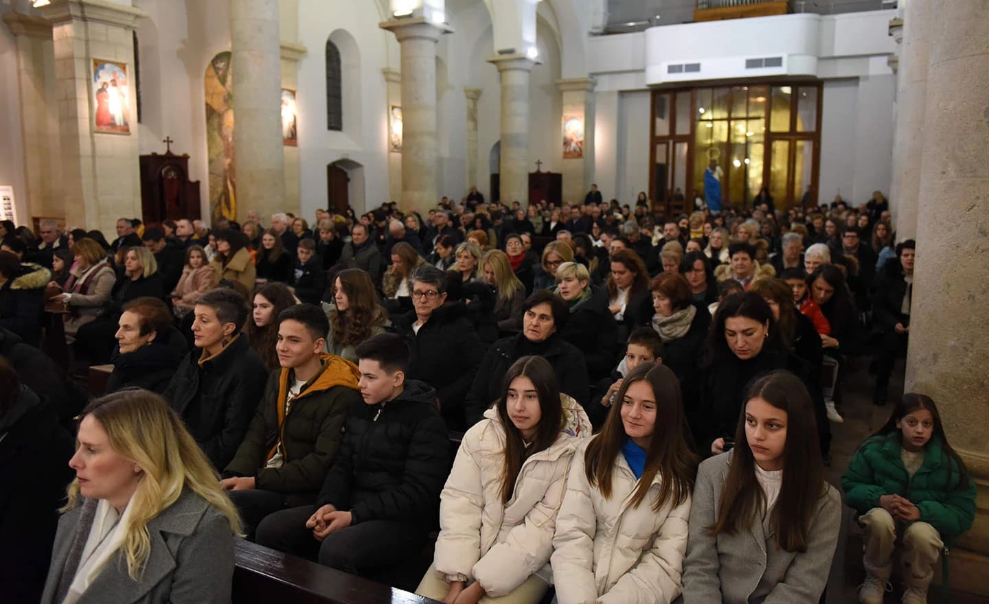 Veta misa u samostanskoj crkvi na Širokom Brijegu