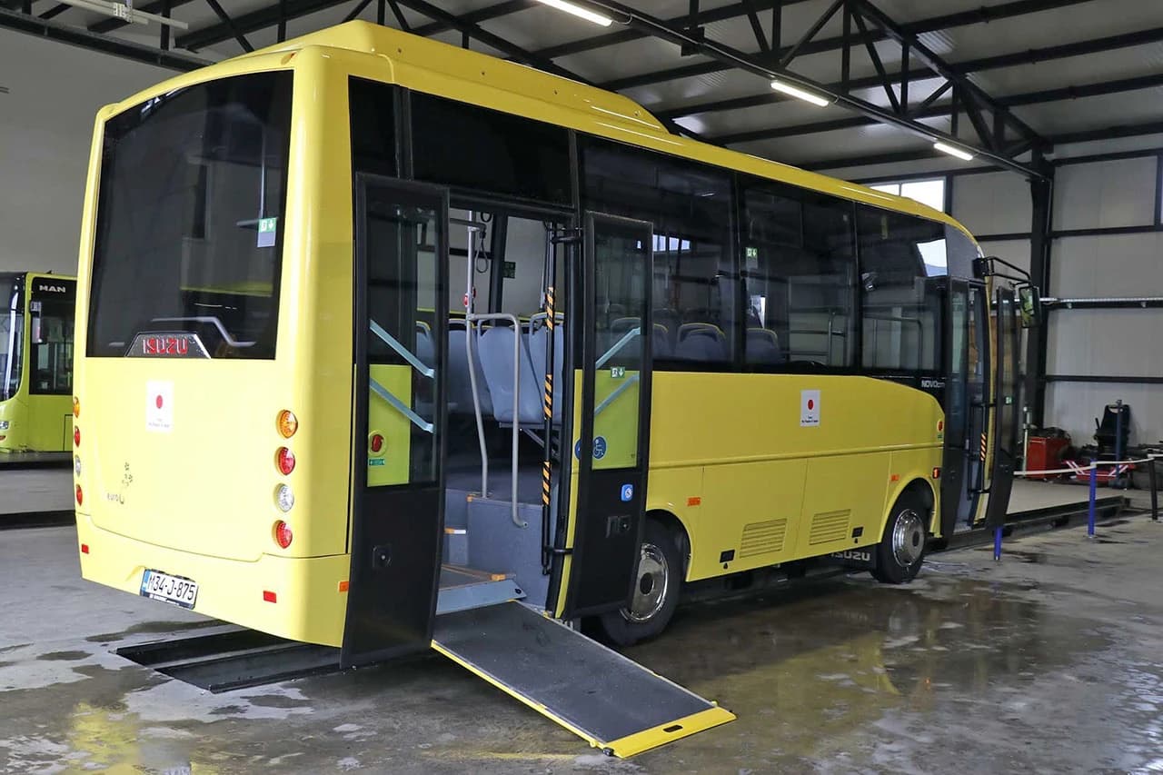 Vlada Japana donirala autobus poduzeću Mostar Bus
